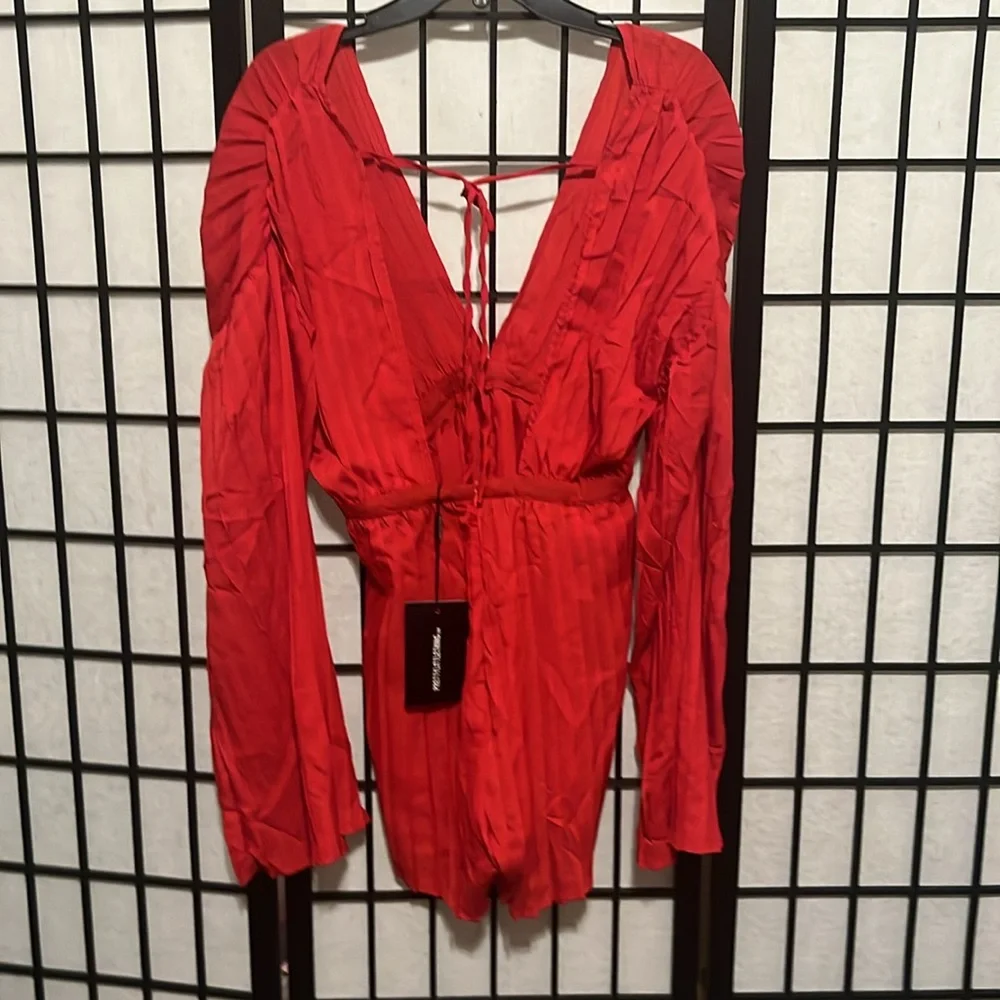 Red Plunge Pleated Romper- Size 8 - Picture 5 of 5
